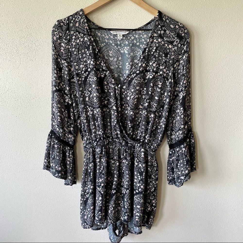 American Eagle Floral V-Neck Long Sleeve Romper - Size: XXS